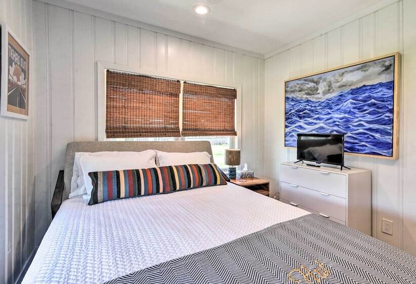 Breezy Surfside Beach Home W/ Deck: Walk To Beach