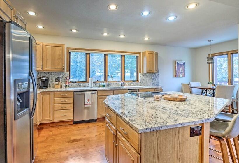 Bright Eagle Vail Escape W/ Deck + Mtn Views!