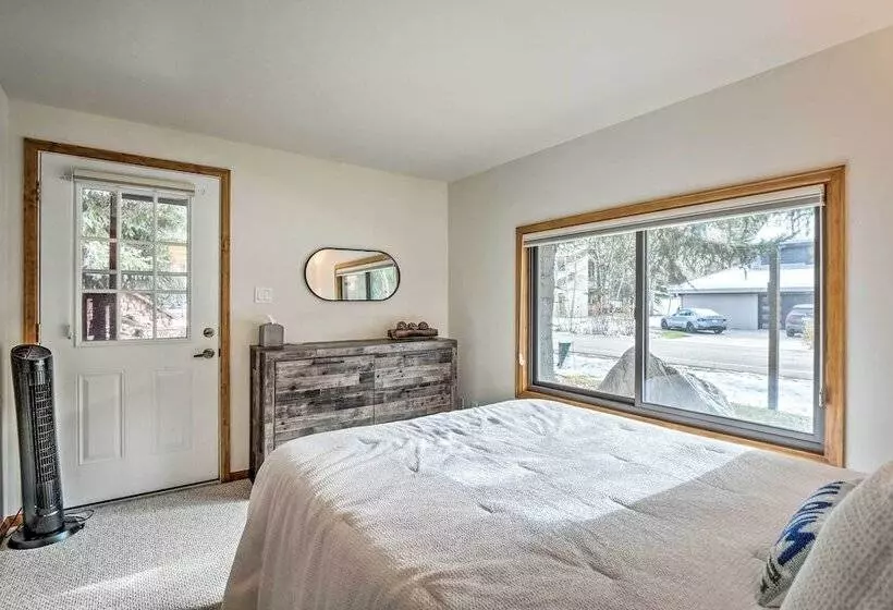 Bright Eagle Vail Escape W/ Deck + Mtn Views!