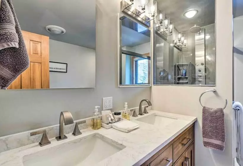 Bright Eagle Vail Escape W/ Deck + Mtn Views!