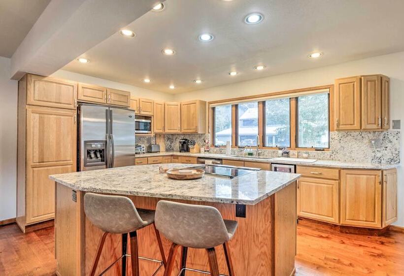 Bright Eagle Vail Escape W/ Deck + Mtn Views!