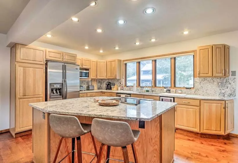 Bright Eagle Vail Escape W/ Deck + Mtn Views!