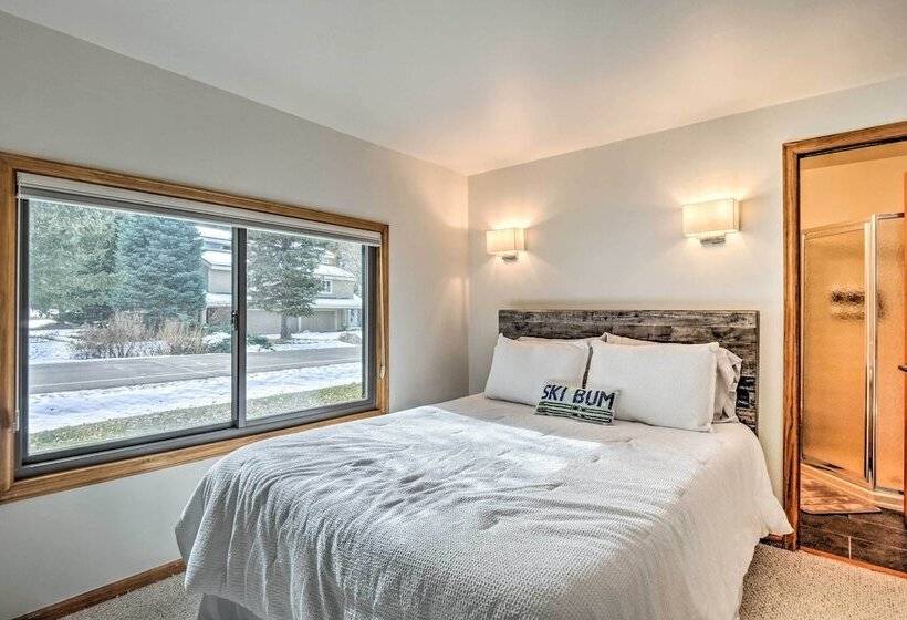 Bright Eagle Vail Escape W/ Deck + Mtn Views!