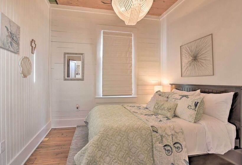 Near Beach & Strand: Bright Cottage In Galveston