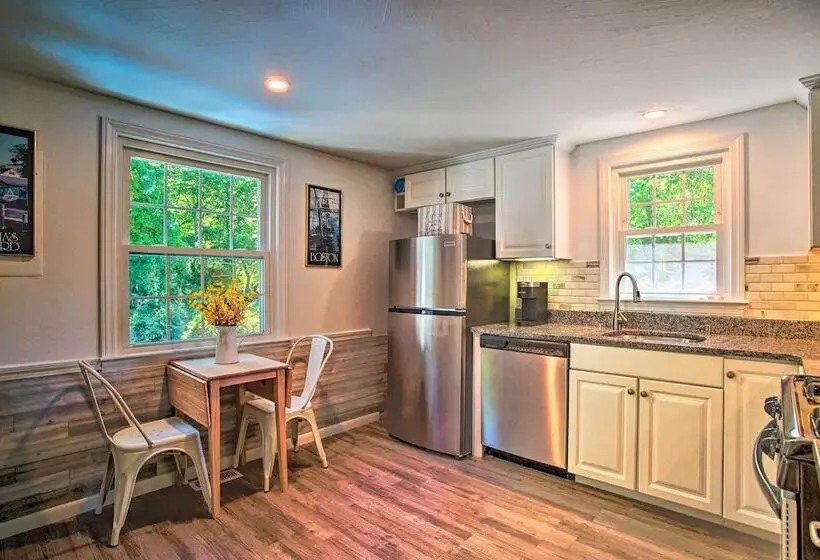 Cape Cod Bungalow W/ Patio < 1 Mi To Beaches!