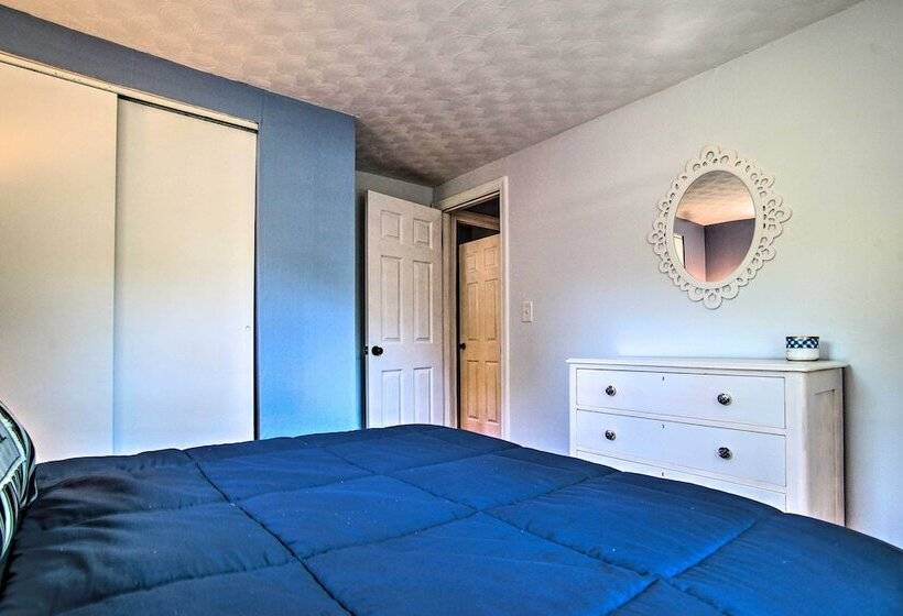 Cape Cod Bungalow W/ Patio < 1 Mi To Beaches!