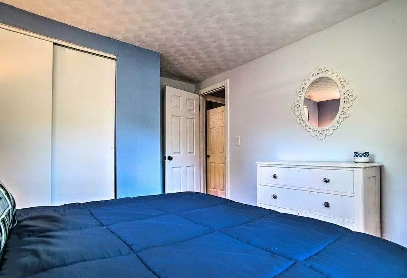 Cape Cod Bungalow W/ Patio < 1 Mi To Beaches!