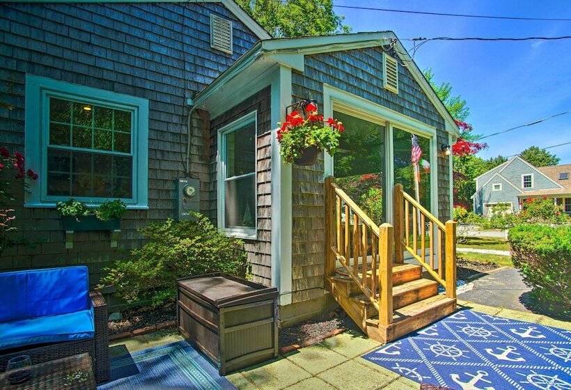 Cape Cod Bungalow W/ Patio < 1 Mi To Beaches!