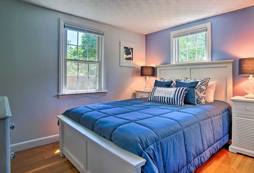 Cape Cod Bungalow W/ Patio < 1 Mi To Beaches!