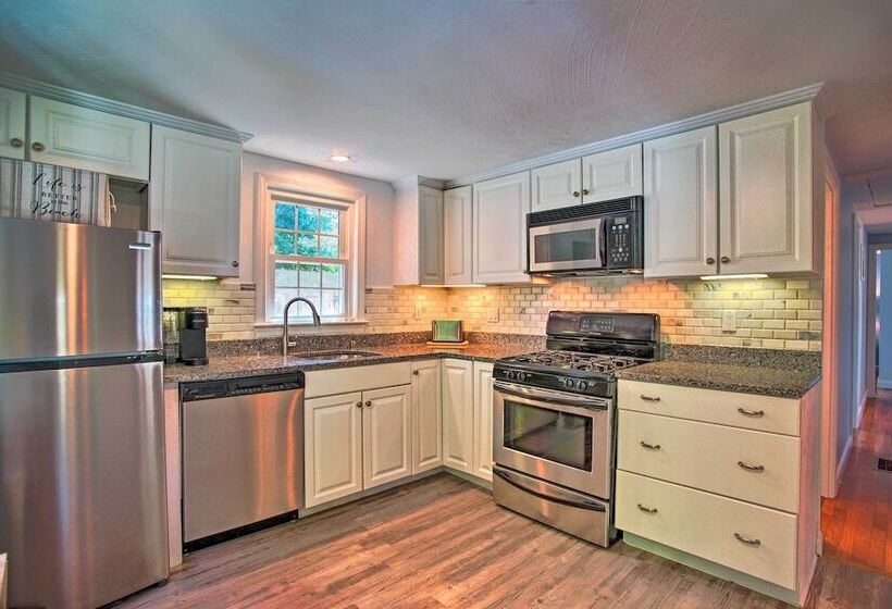 Cape Cod Bungalow W/ Patio < 1 Mi To Beaches!