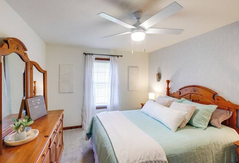 Charming Stanwood Home On Muskegon River!