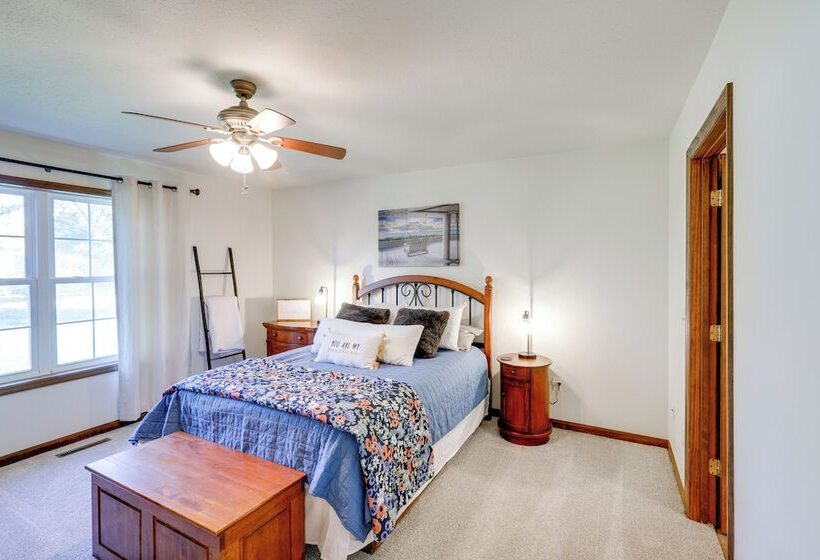 Charming Stanwood Home On Muskegon River!