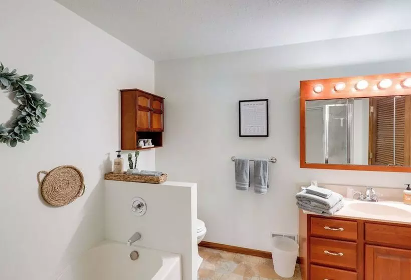 Charming Stanwood Home On Muskegon River!