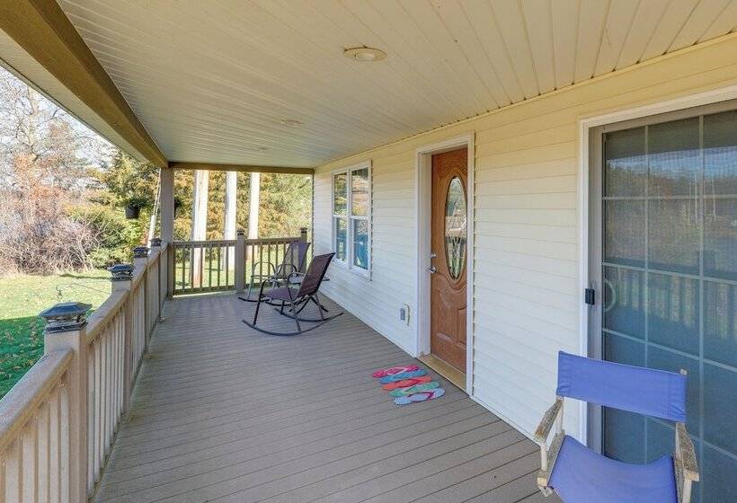 Charming Stanwood Home On Muskegon River!