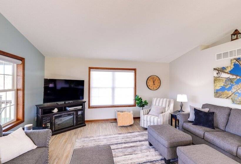 Charming Stanwood Home On Muskegon River!