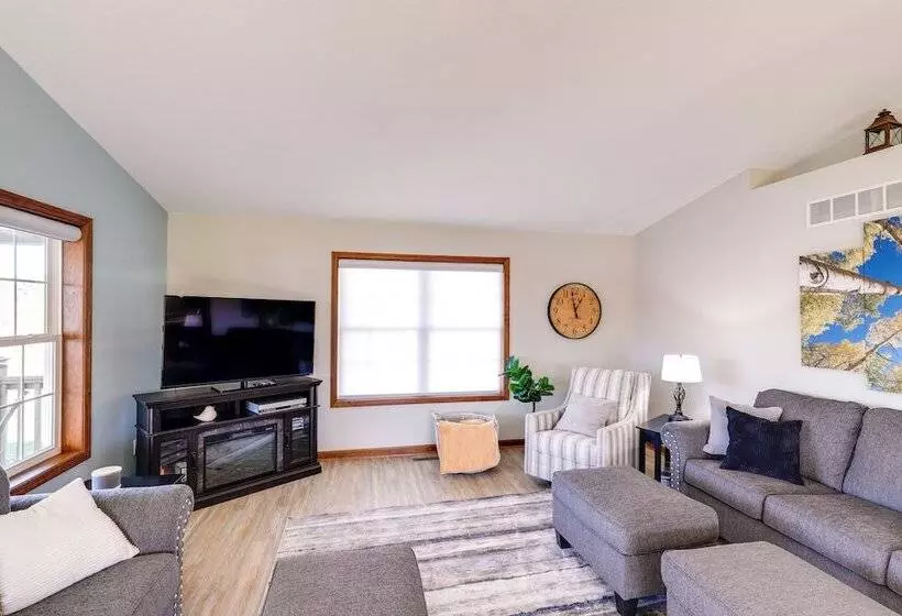 Charming Stanwood Home On Muskegon River!