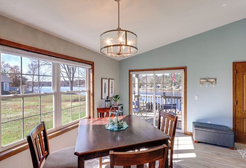 Charming Stanwood Home On Muskegon River!