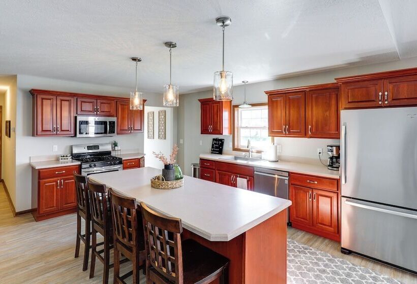 Charming Stanwood Home On Muskegon River!