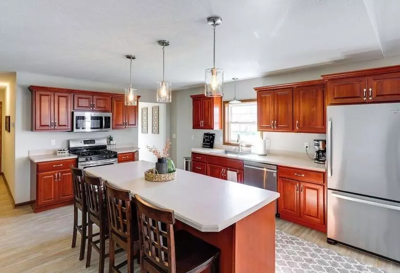 Charming Stanwood Home On Muskegon River!