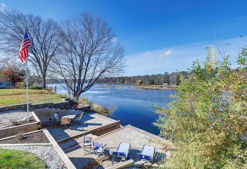 Charming Stanwood Home On Muskegon River!