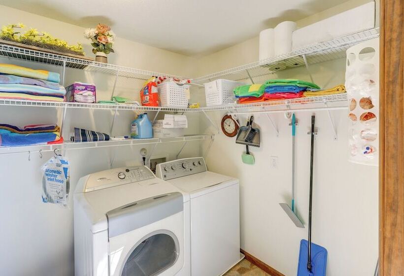 Charming Stanwood Home On Muskegon River!