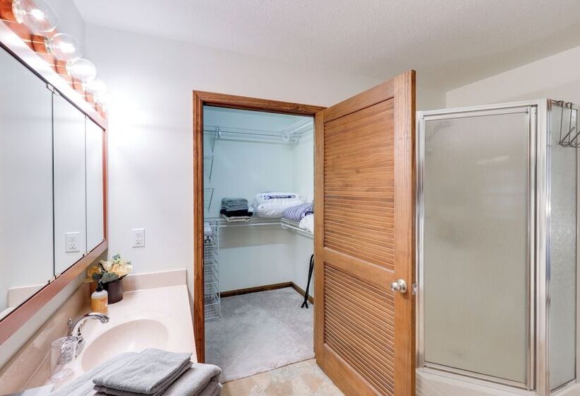 Charming Stanwood Home On Muskegon River!