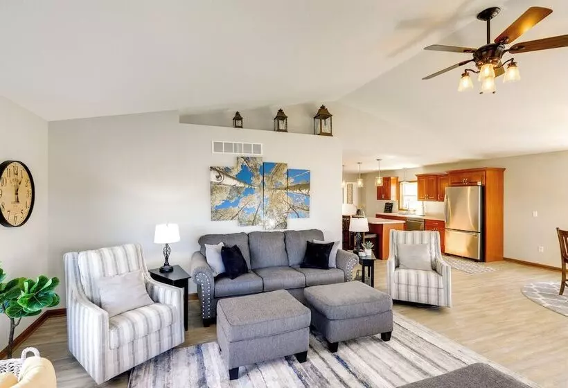 Charming Stanwood Home On Muskegon River!