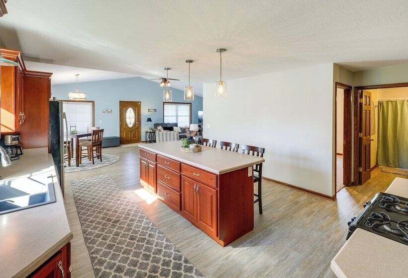 Charming Stanwood Home On Muskegon River!