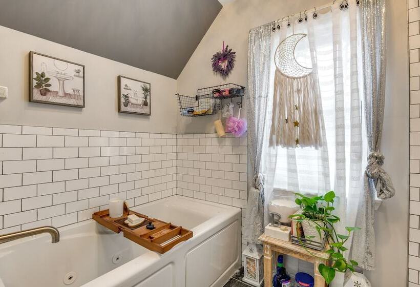 Chic Baltimore Retreat   6 Mi To Downtown!