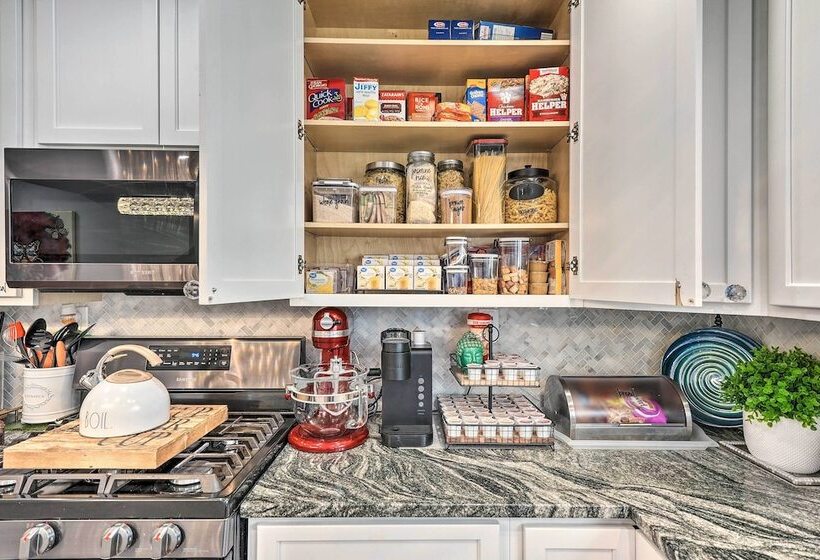 Chic Baltimore Retreat   6 Mi To Downtown!