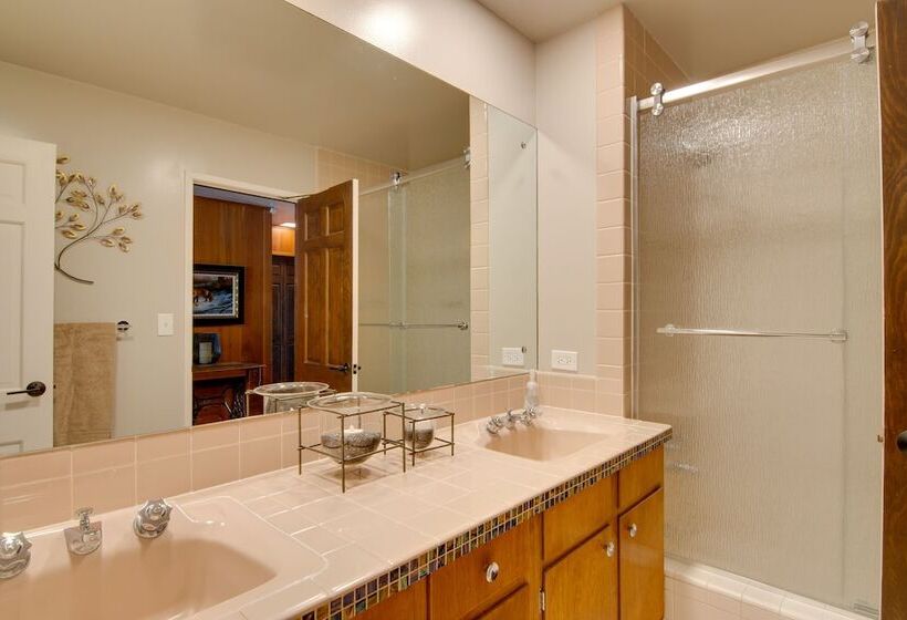 Chic Boulder Mountain Home W/ Hot Tub + Views