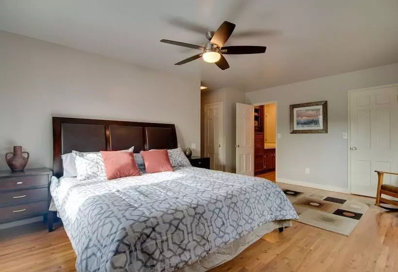 Chic Boulder Mountain Home W/ Hot Tub + Views