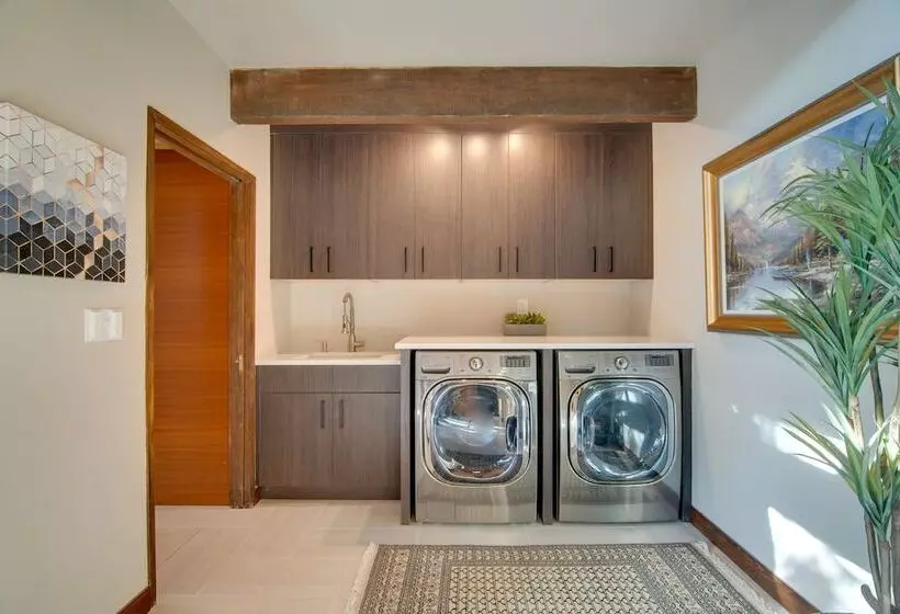 Chic Boulder Mountain Home W/ Hot Tub + Views