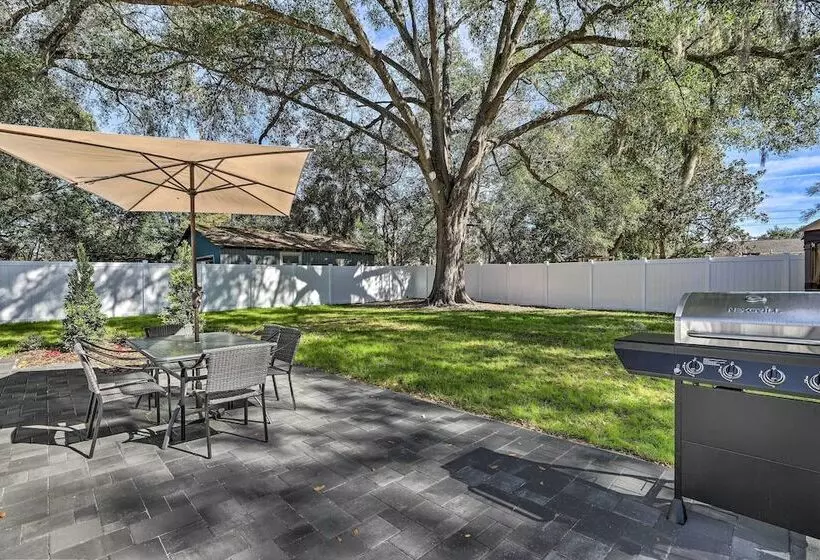 Chic Home W/ Fire Pit & Patio, Walk To Lake!
