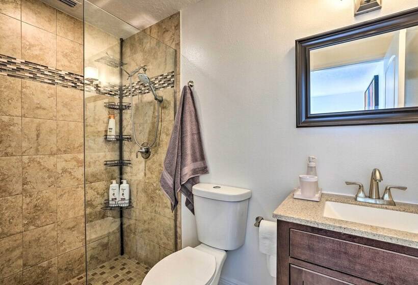 Chic Home W/ Fire Pit & Patio, Walk To Lake!