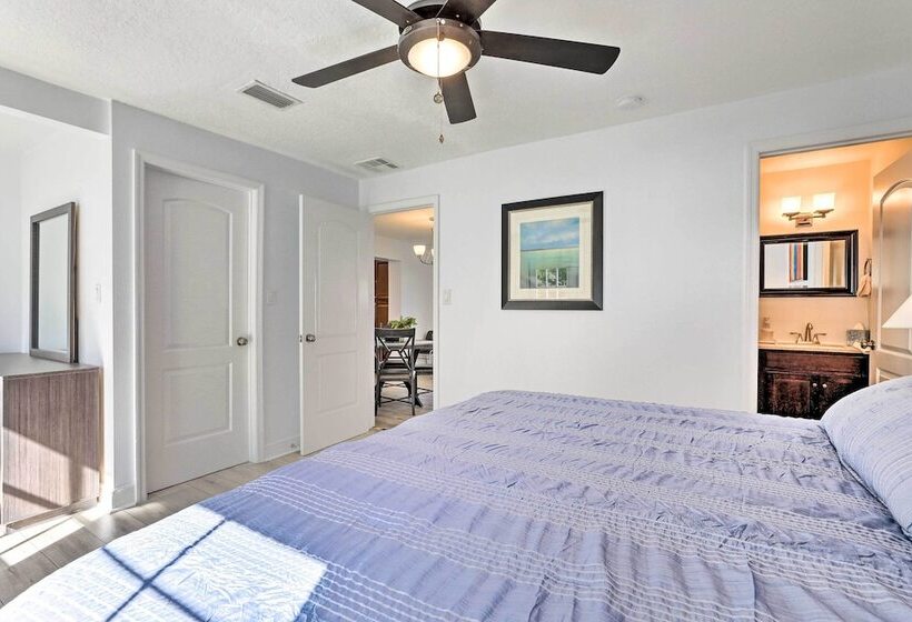 Chic Home W/ Fire Pit & Patio, Walk To Lake!