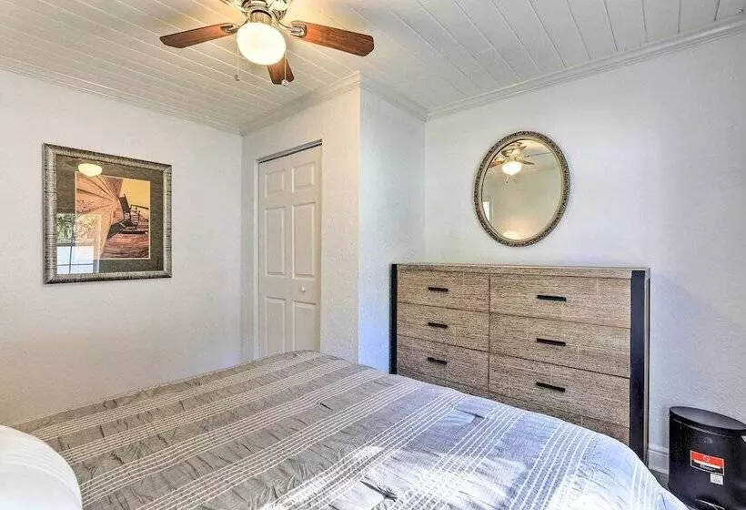 Chic Home W/ Fire Pit & Patio, Walk To Lake!