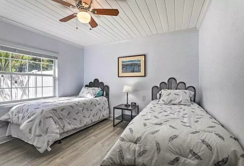 Chic Home W/ Fire Pit & Patio, Walk To Lake!