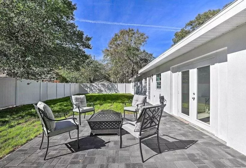 Chic Home W/ Fire Pit & Patio, Walk To Lake!
