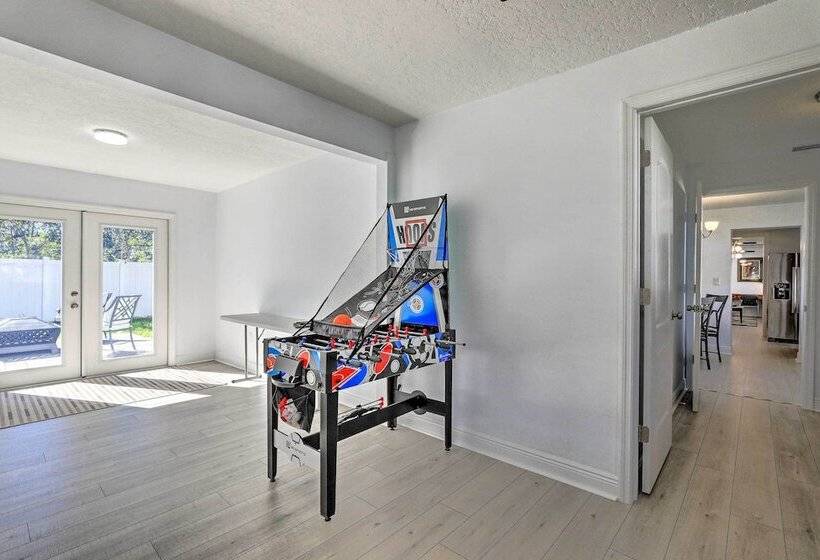 Chic Home W/ Fire Pit & Patio, Walk To Lake!