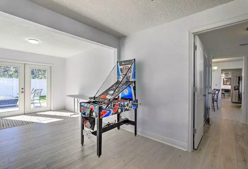 Chic Home W/ Fire Pit & Patio, Walk To Lake!