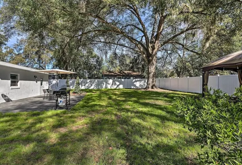 Chic Home W/ Fire Pit & Patio, Walk To Lake!