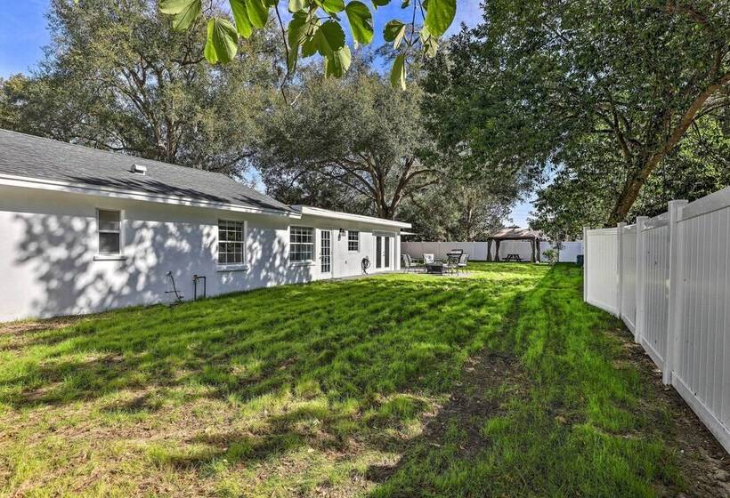 Chic Home W/ Fire Pit & Patio, Walk To Lake!