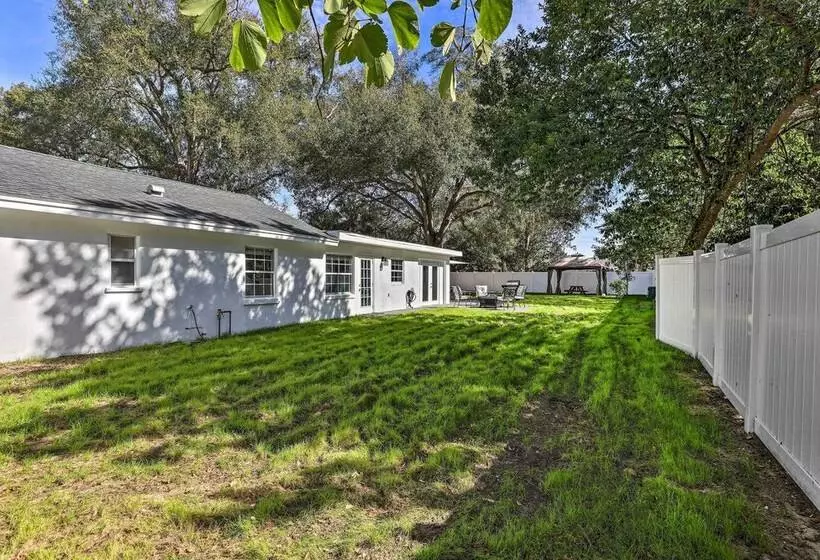 Chic Home W/ Fire Pit & Patio, Walk To Lake!