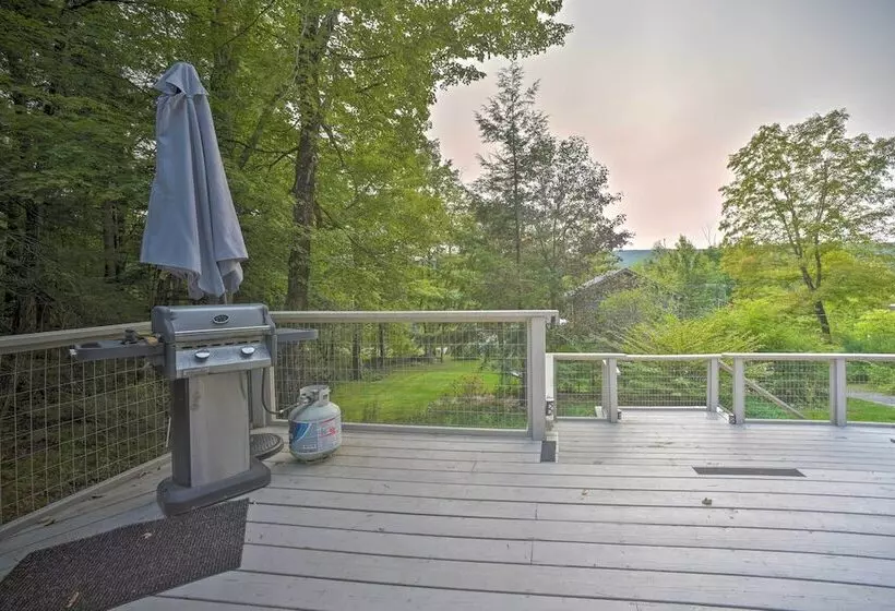 Cozy Stockbridge Cabin   Walk To Beach & Lake!