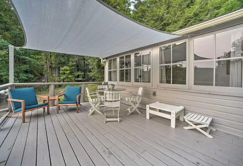 Cozy Stockbridge Cabin   Walk To Beach & Lake!