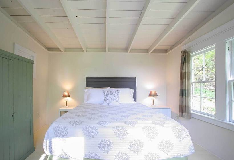 Cozy Stockbridge Cabin   Walk To Beach & Lake!