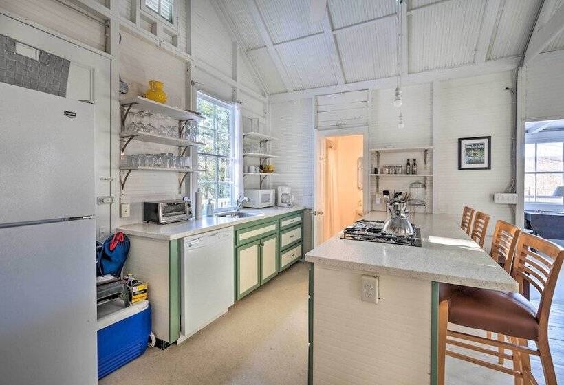 Cozy Stockbridge Cabin   Walk To Beach & Lake!