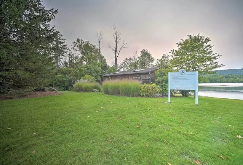 Cozy Stockbridge Cabin   Walk To Beach & Lake!