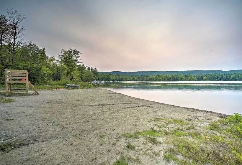 Cozy Stockbridge Cabin   Walk To Beach & Lake!
